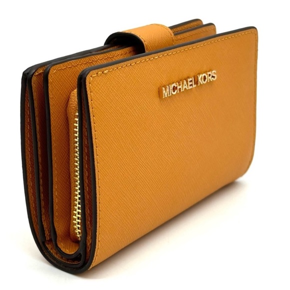 Michael Kors Medium Bifold Zip Chain
Wallet Cider - Picture 4 of 8